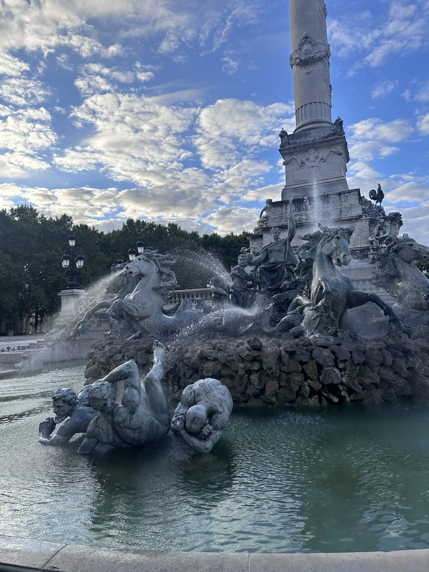 Brunnen des Monument aux Girondins mit Pferdefiguren