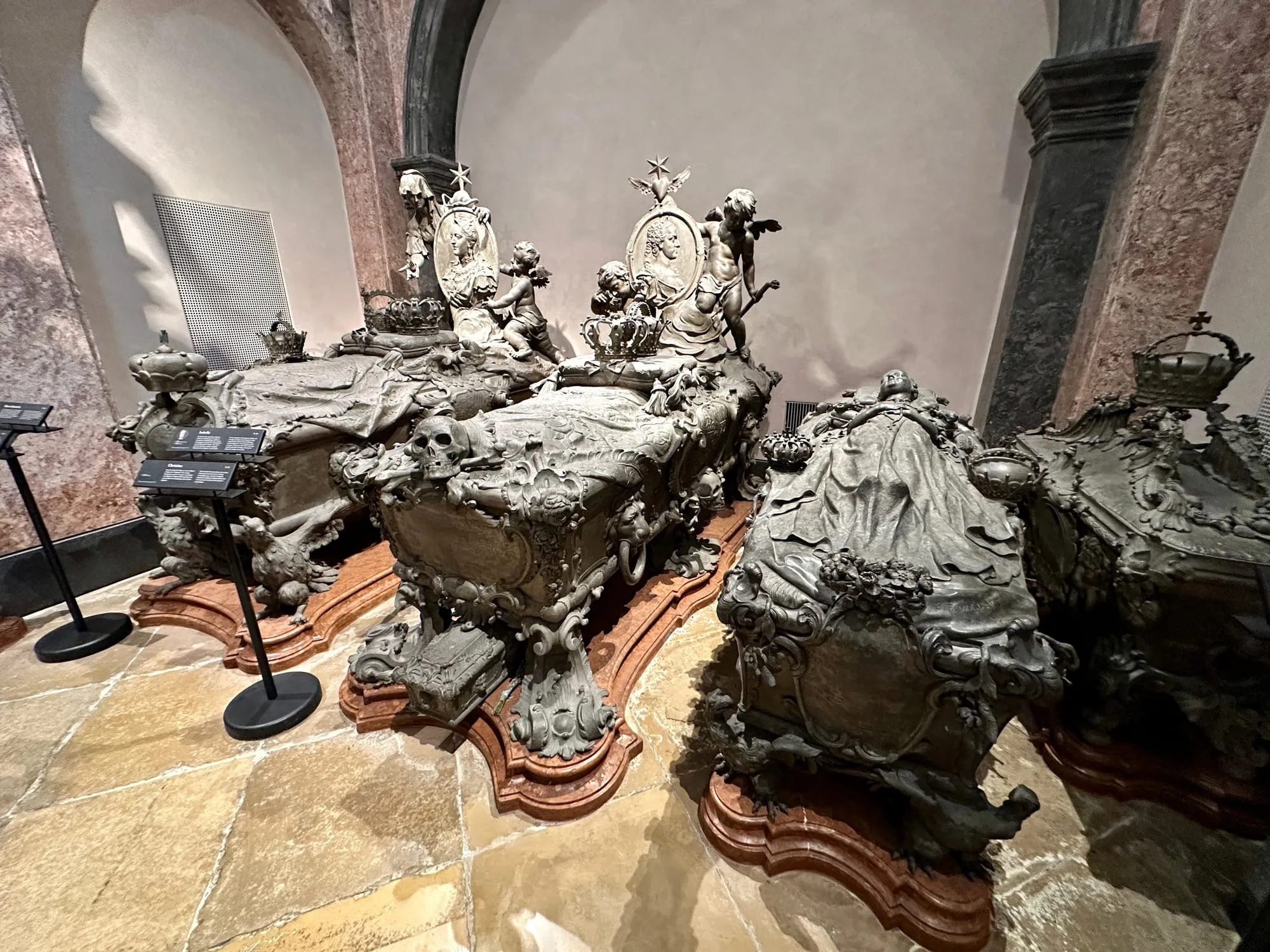 Prunksarkophage in der Maria-Theresien-Gruft der Kapuzinergruft.